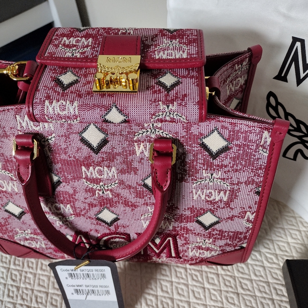MCM Vintage Jacquard Small Tote & Jacquard Mini Trifold Wallet - Picture 4 of 16